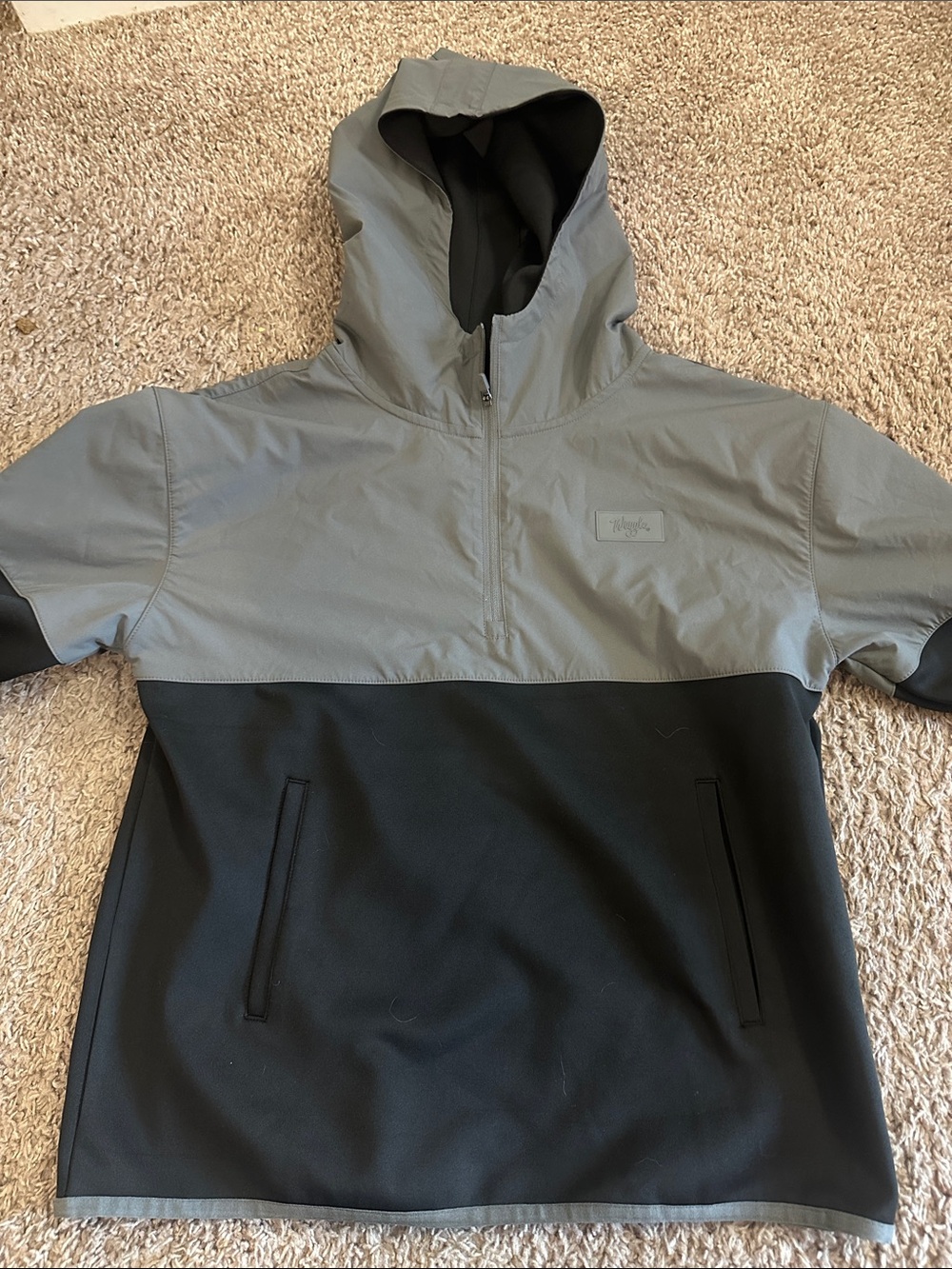 Waggle Two-Tone Hooded Pullover Jacket in Gray and Black